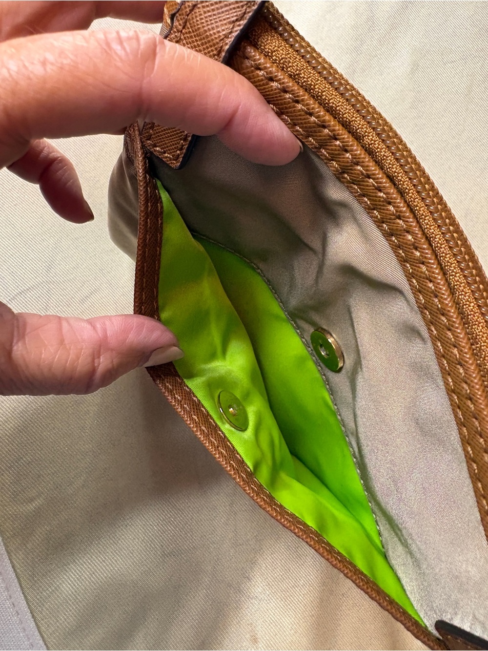 Michael Michael Kors Kempton Crossbody W Lime Inside. Callout - Picture 4 of 11